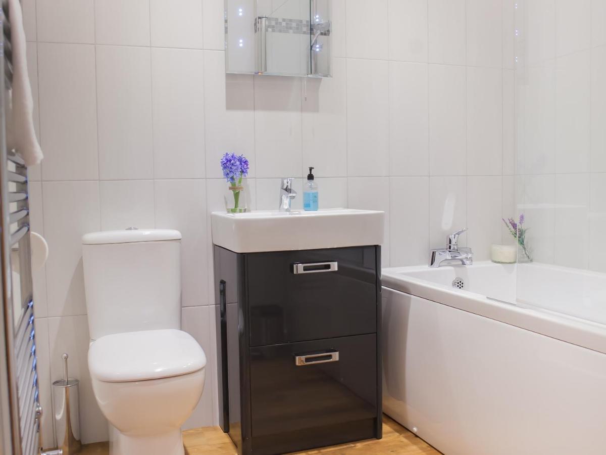 Henge House, Bluestone Apartment Bath Luaran gambar